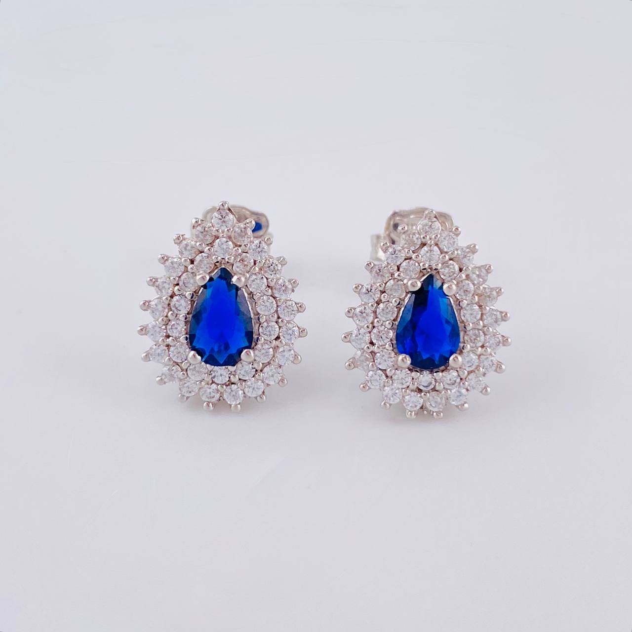 Dense Drop Stud Earrings 3.35 g / in / 13.33 mm Yellow Gold 18K