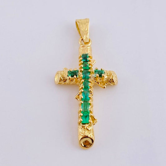 Dije Cruz Tronco Puntas Planas Esmeraldas 1,35 Qts 2.05 g / 1 1/4 in Oro Amarillo 18K