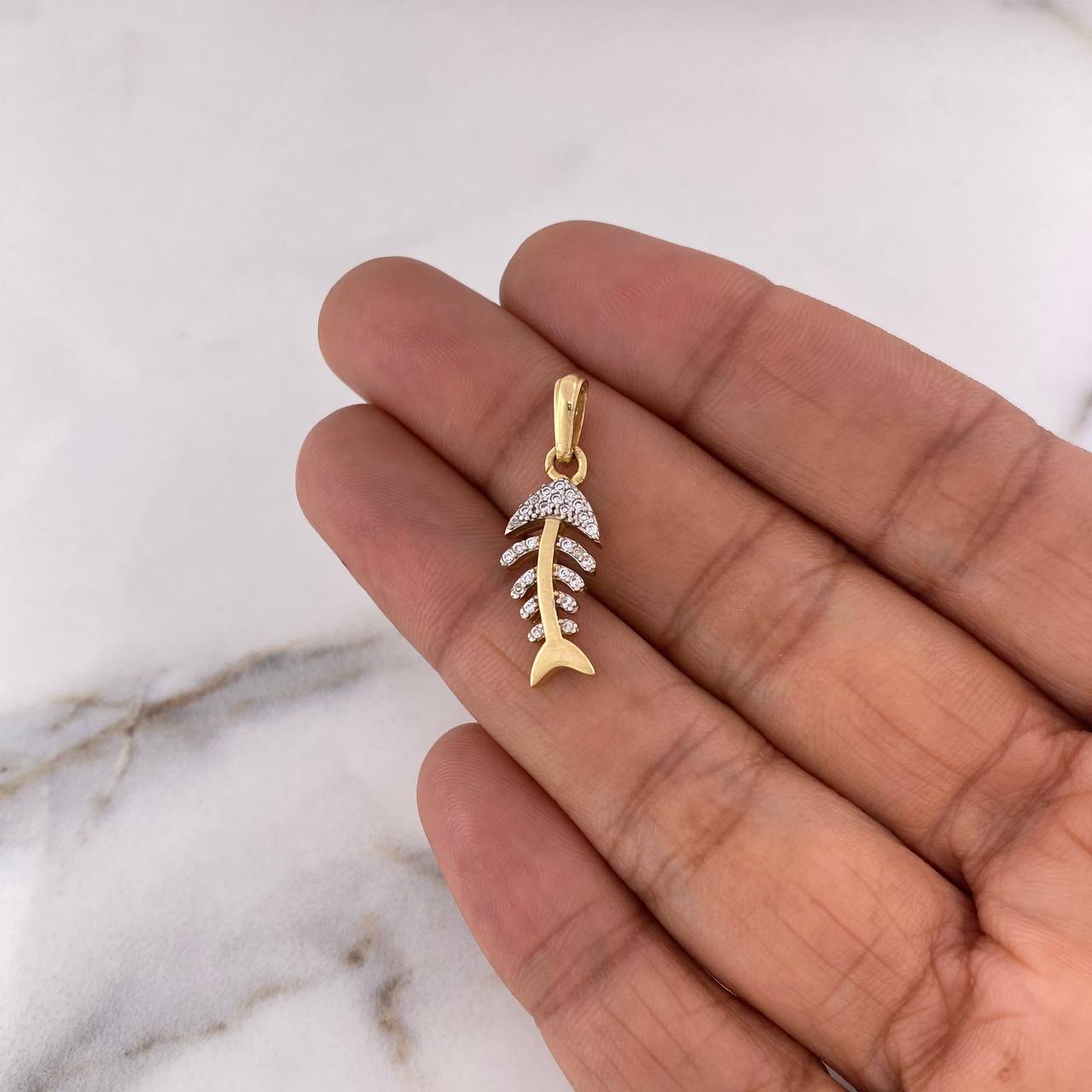 Pendant Fish Spines 1.95gr / 2.6cm / White Zircons Two-tone Yellow White 18K #