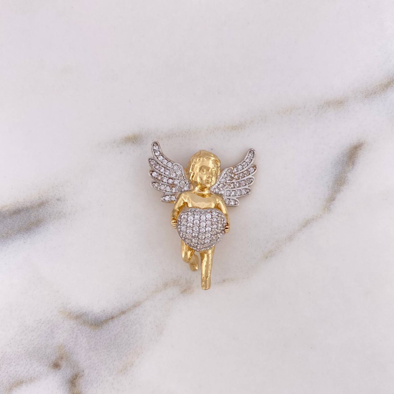 Dije Cupido Corazon 7.1gr / 3cm / Circones Blancos  Dos Oros Amarillo Blanco 18K $