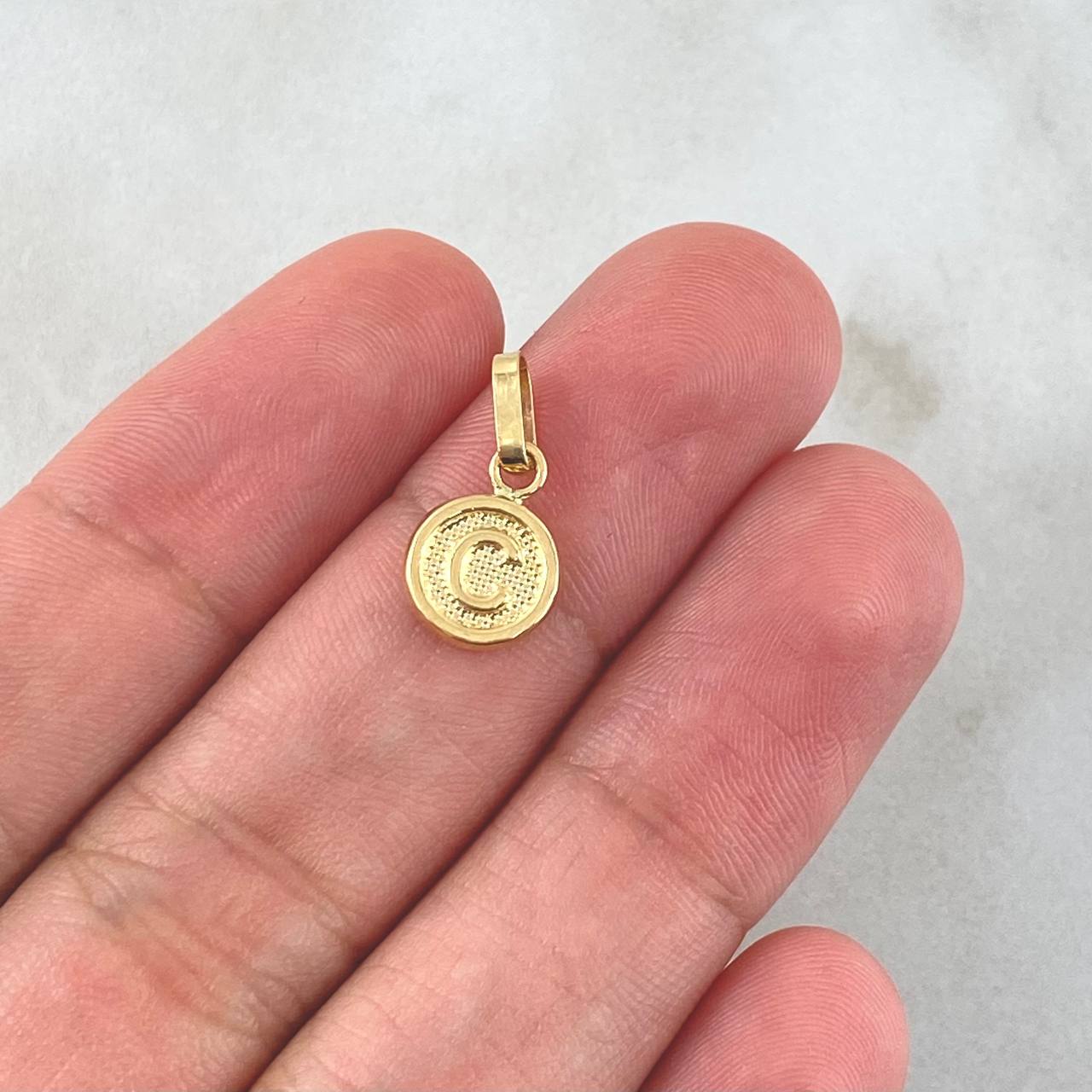 Pendant Letter C 0.55gr / 1.5cm / Textured Striped Circle 18K Yellow Gold