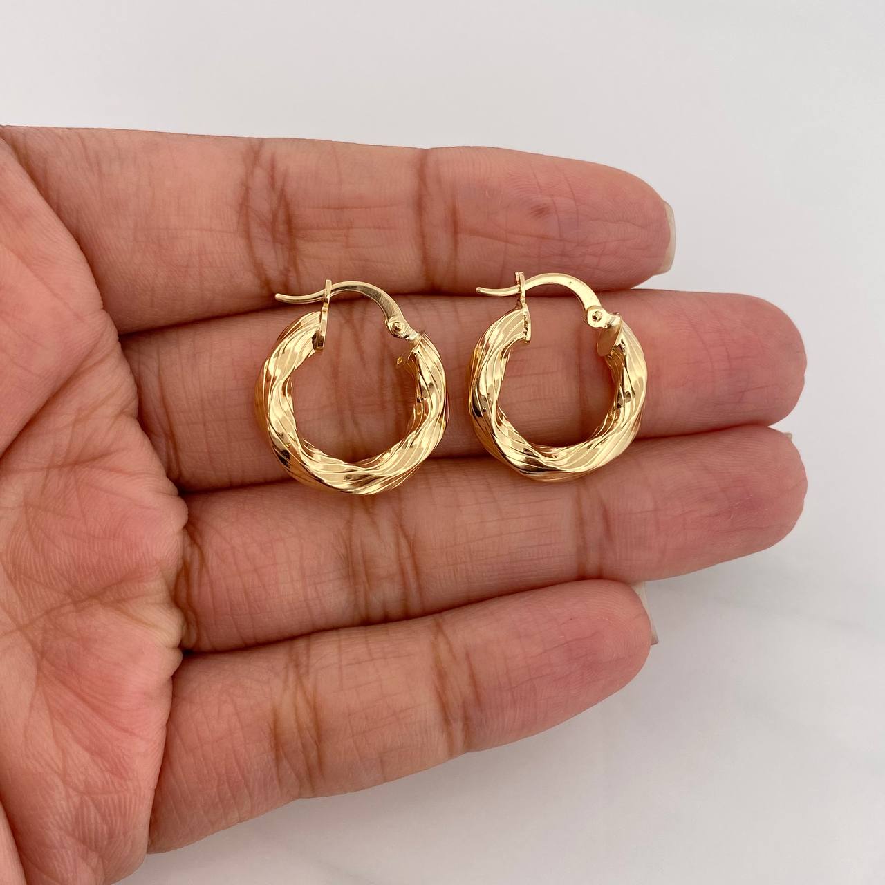 Hoop Earrings Kari Striped 2.6g / 3/4 in Yellow Gold 18K