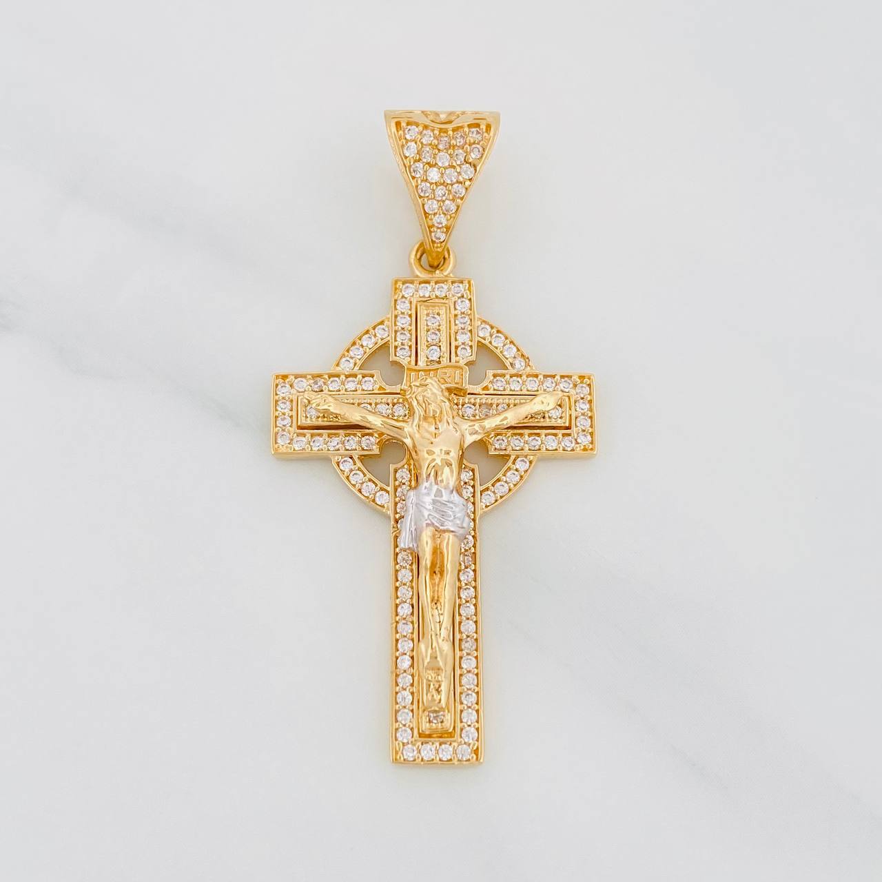 Dije Cruz Cristo 6.75g / 1 3/4 in Dos Oros Amarillo Blanco 18K