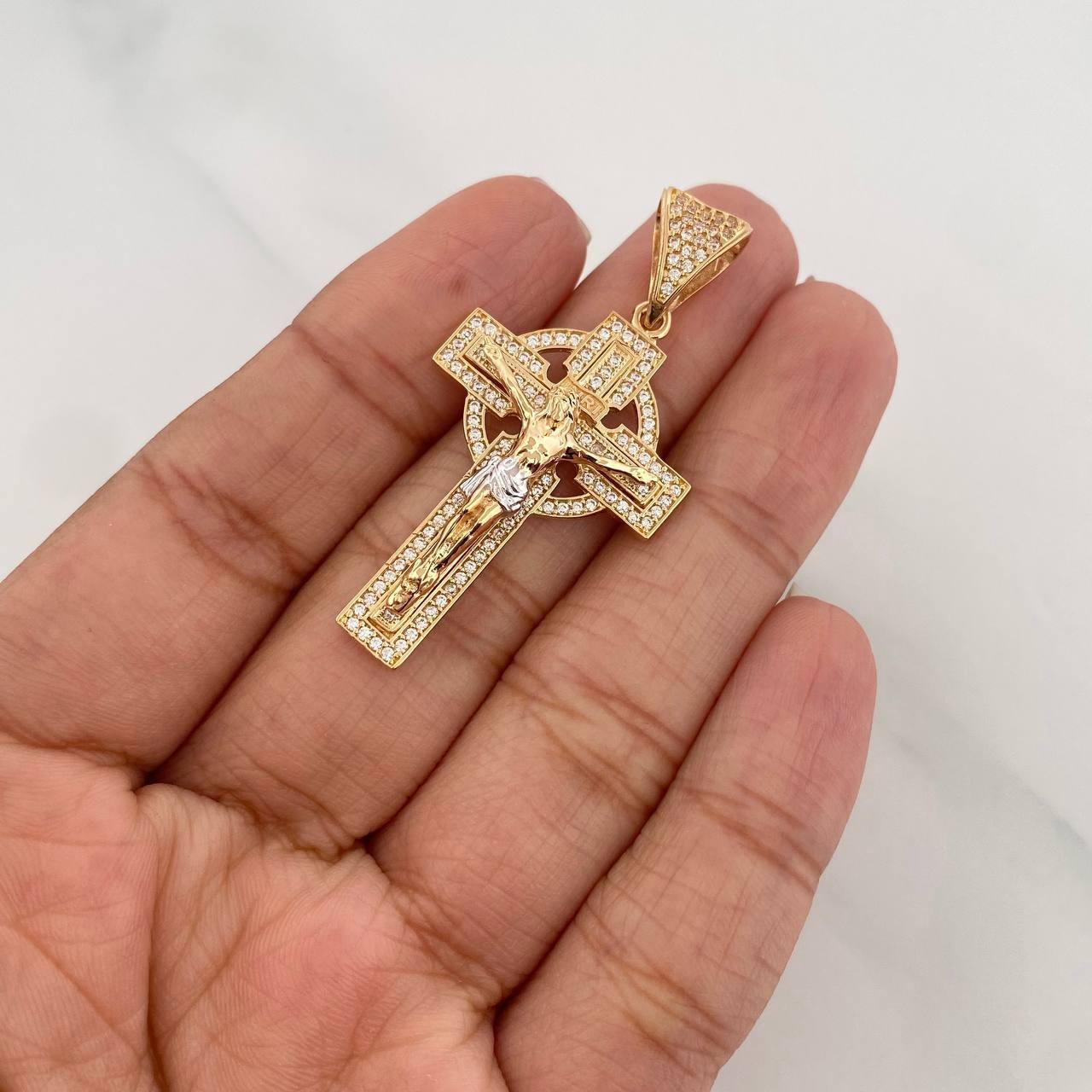 Dije Cruz Cristo 6.75g / 1 3/4 in Dos Oros Amarillo Blanco 18K