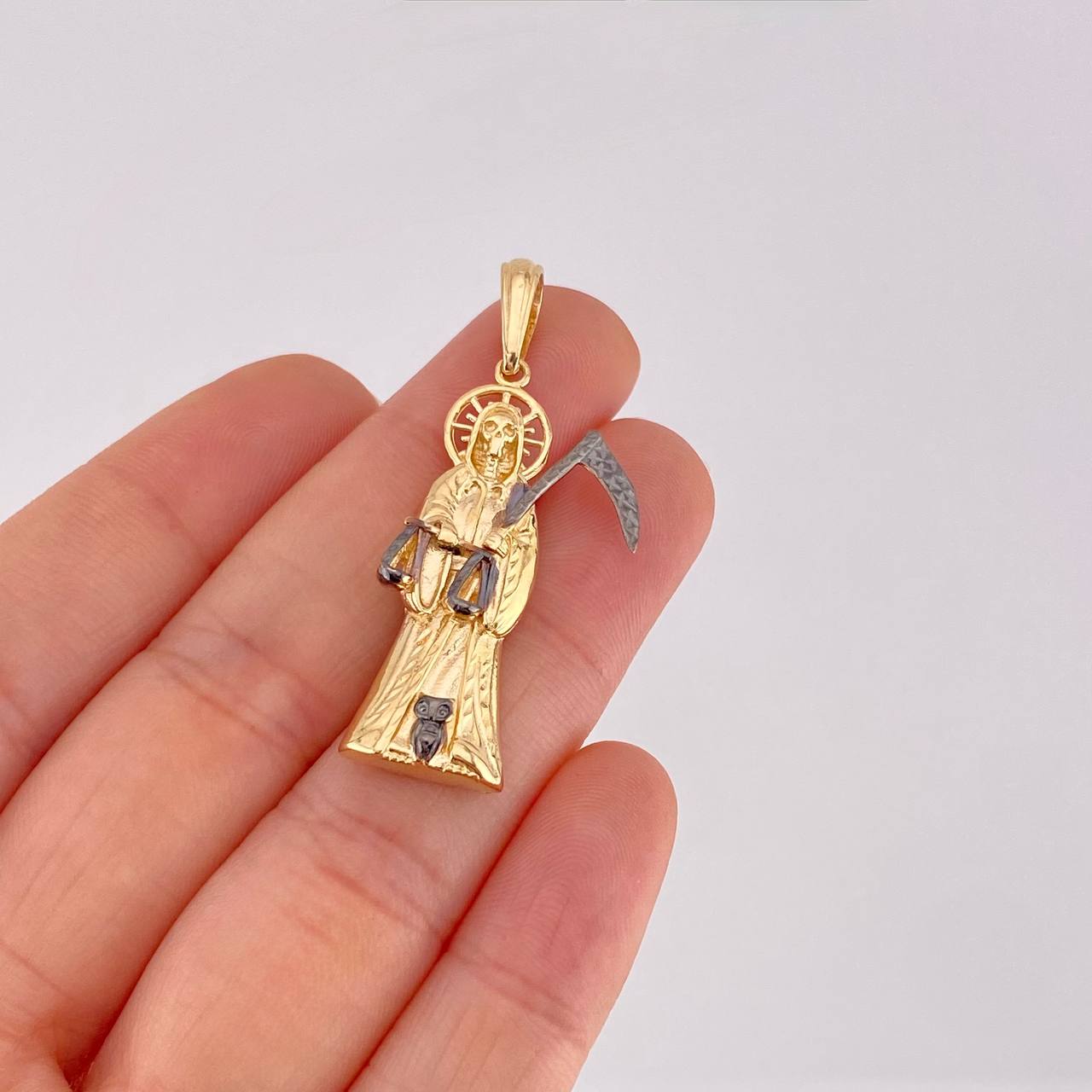 Dije Santa Muerte 5.8g / 1 3/4 in Dos Oros Negro Amarillo 18K