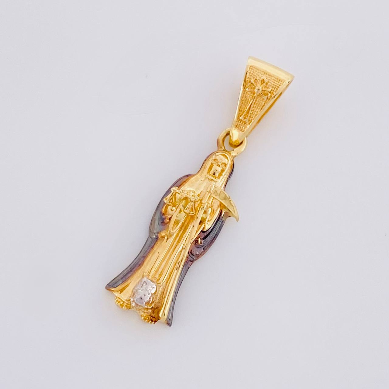 Dije Santa Muerte 2.45g / 1 1/4 in Dos Oros Negro Amarillo 18K