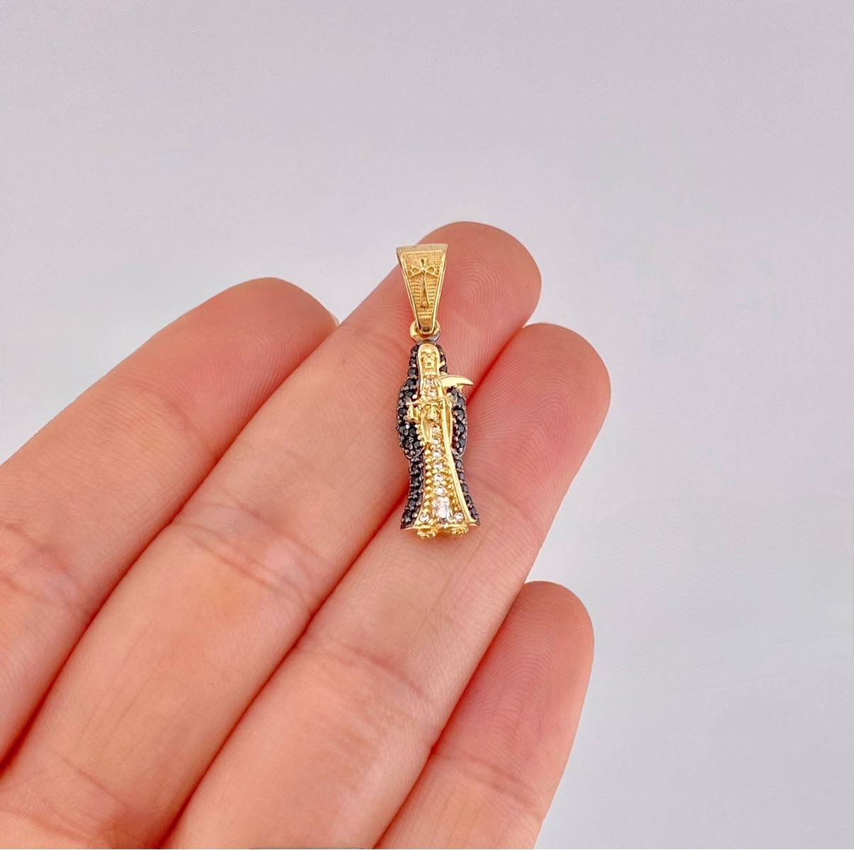 Dije Santa Muerte 2.65g / 1 1/4 in Dos Oros Negro Amarillo 18K
