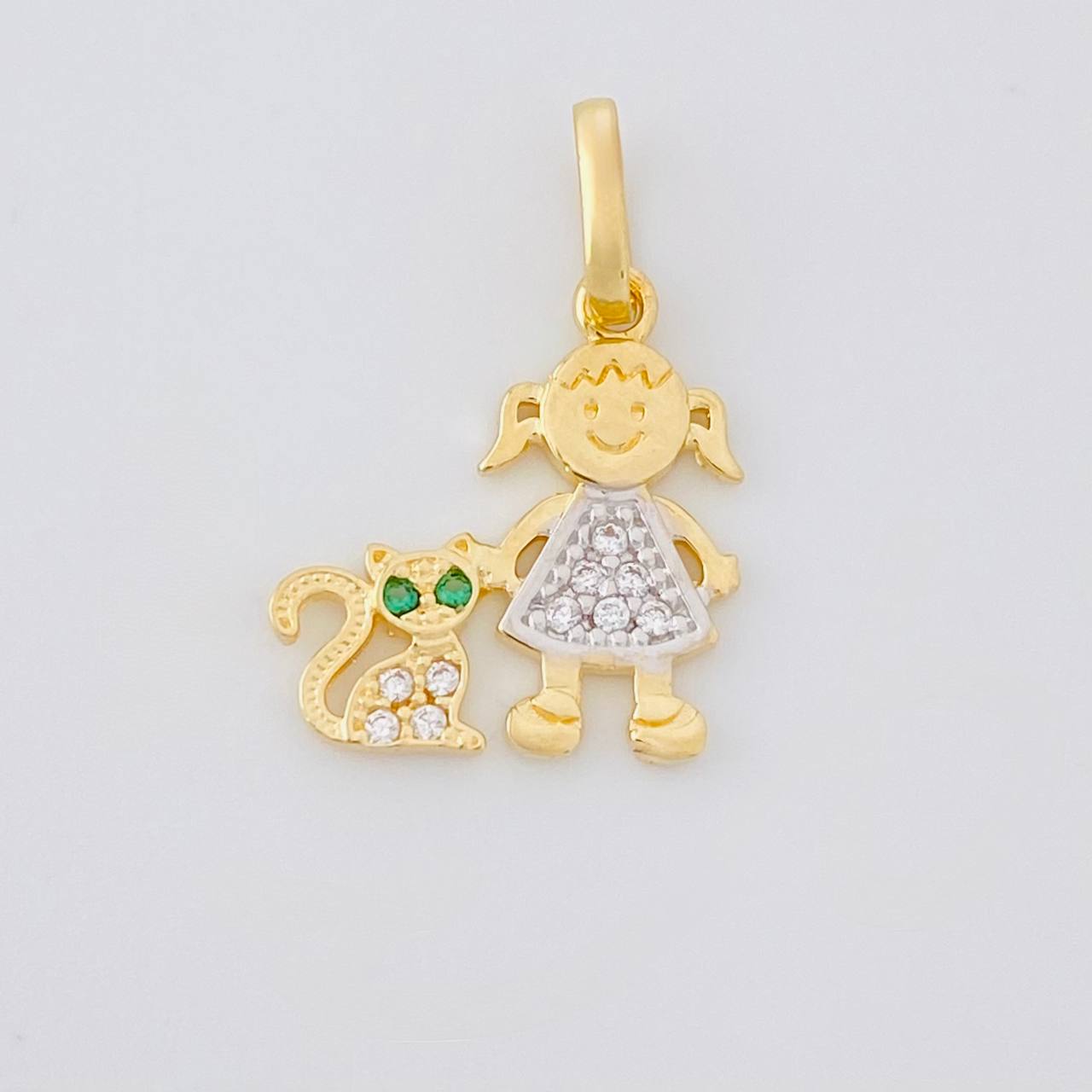Dije Niña y Gato 1.1g / 3/4 in Dos Oros Amarillo Blanco 18K