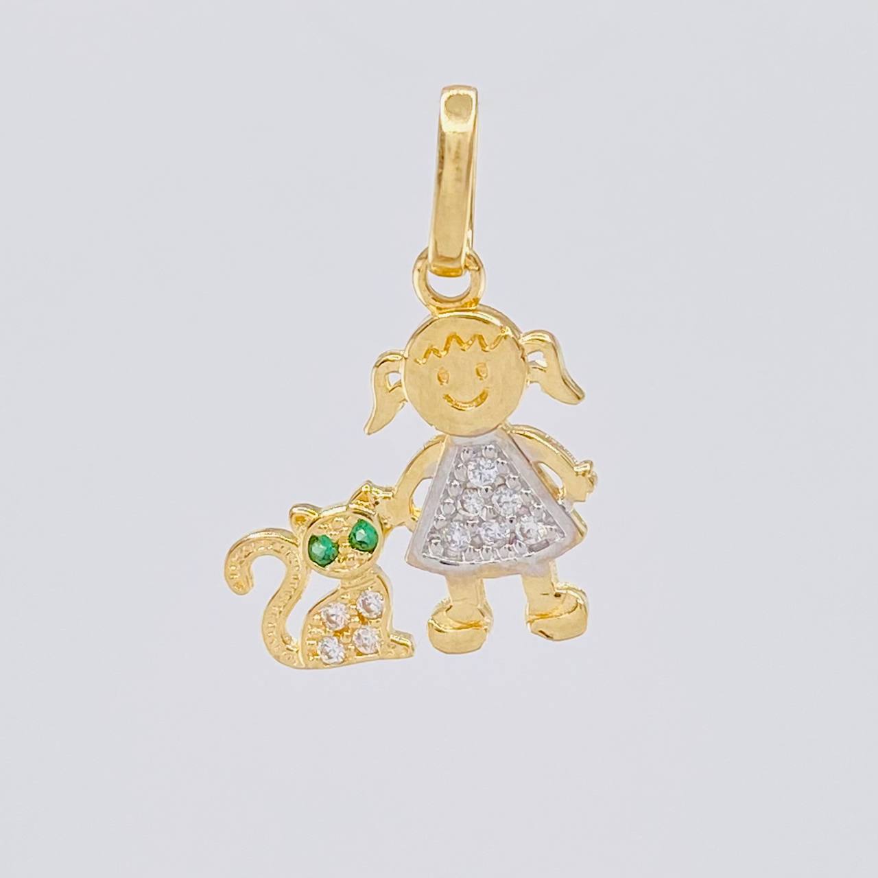 Dije Niña y Gato 1.1g / 3/4 in Dos Oros Amarillo Blanco 18K