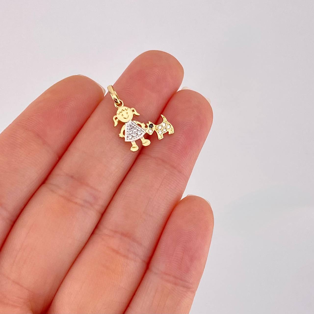 Dije Niña y Perro 1.1g / 3/4 in Dos Oros Amarillo Blanco 18K