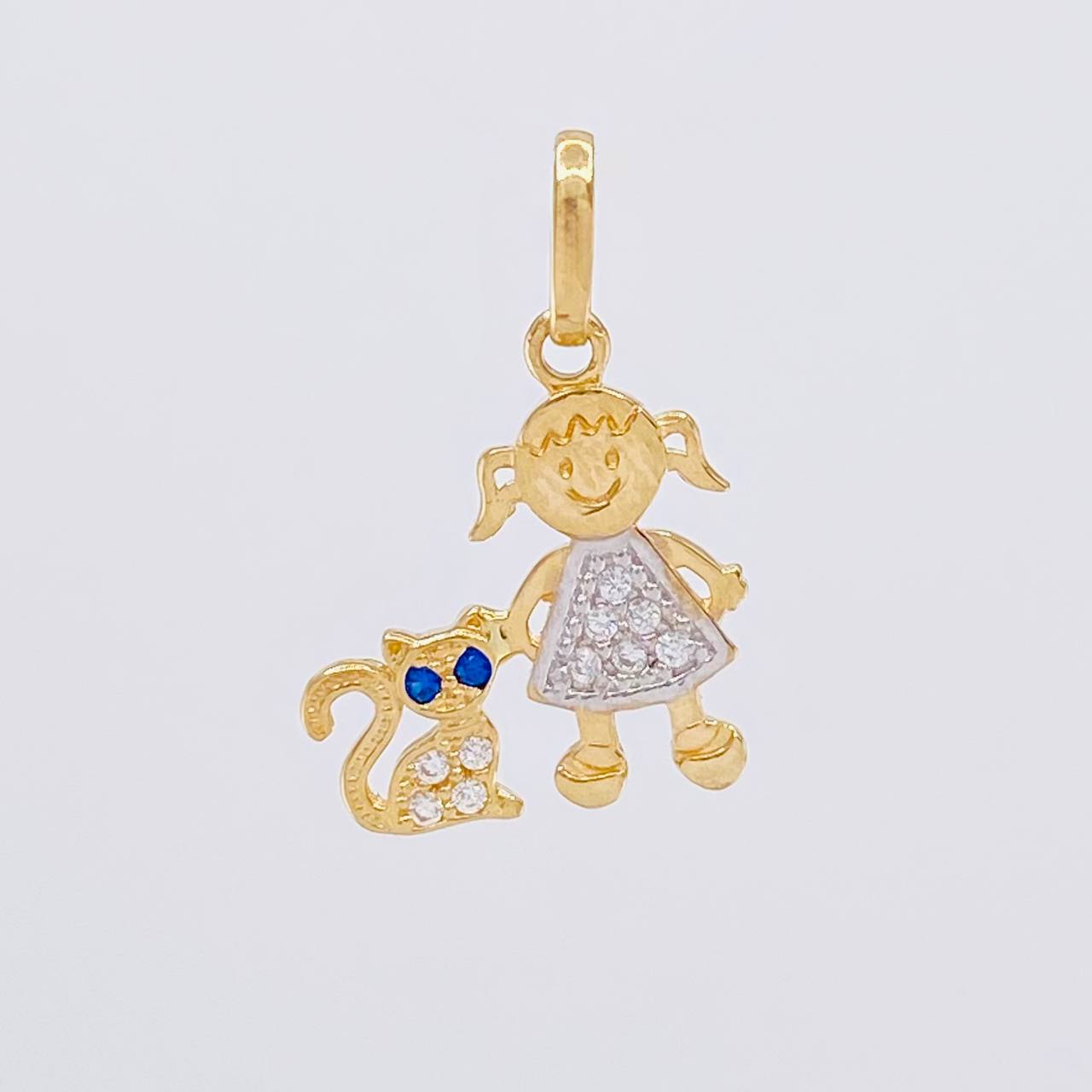 Dije Niña y Gato 1.1g / 3/4 in Dos Oros Amarillo Blanco 18K