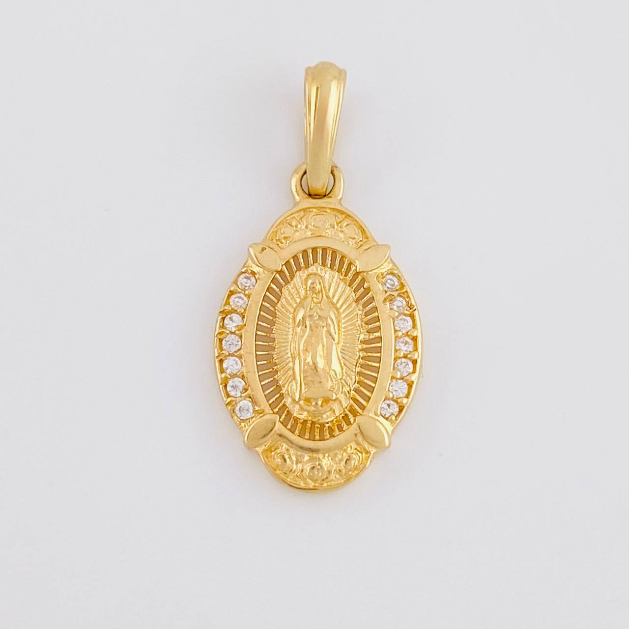 Pendant Virgin of Guadalupe Oval 1.9g / 1 in Yellow Gold 18K
