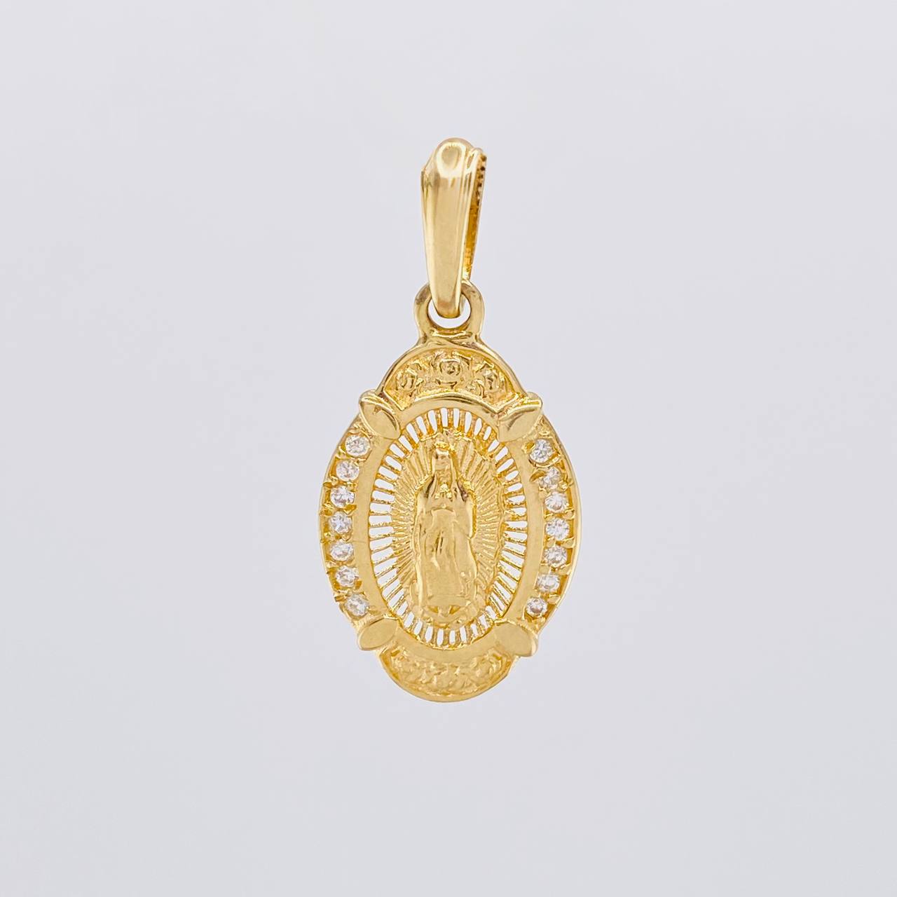 Pendant Virgin of Guadalupe Oval 1.9g / 1 in Yellow Gold 18K