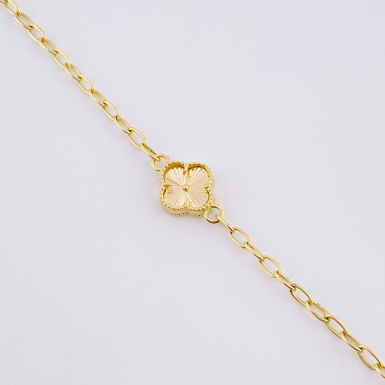 Classic Link Bracelet Clover 2.95g / 6 1/2 in / 2.5mm 18K Yellow Gold