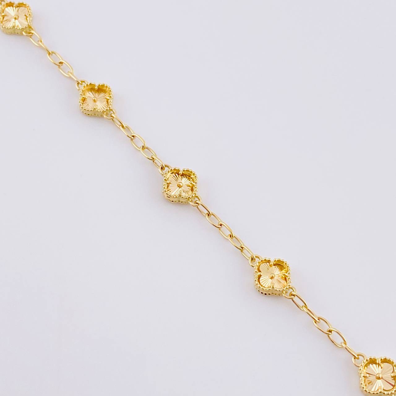 Pulso Aro Seguido Trébol 5.3g / 7 1/4 in / 2.5mm Oro Amarillo 18K