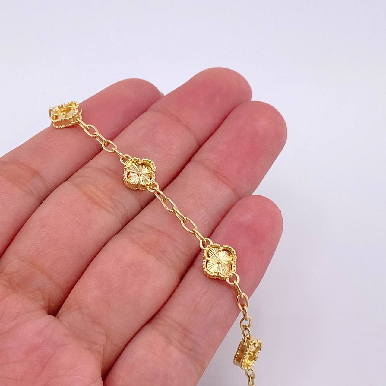 Pulso Aro Seguido Trébol 5.3g / 7 1/4 in / 2.5mm Oro Amarillo 18K