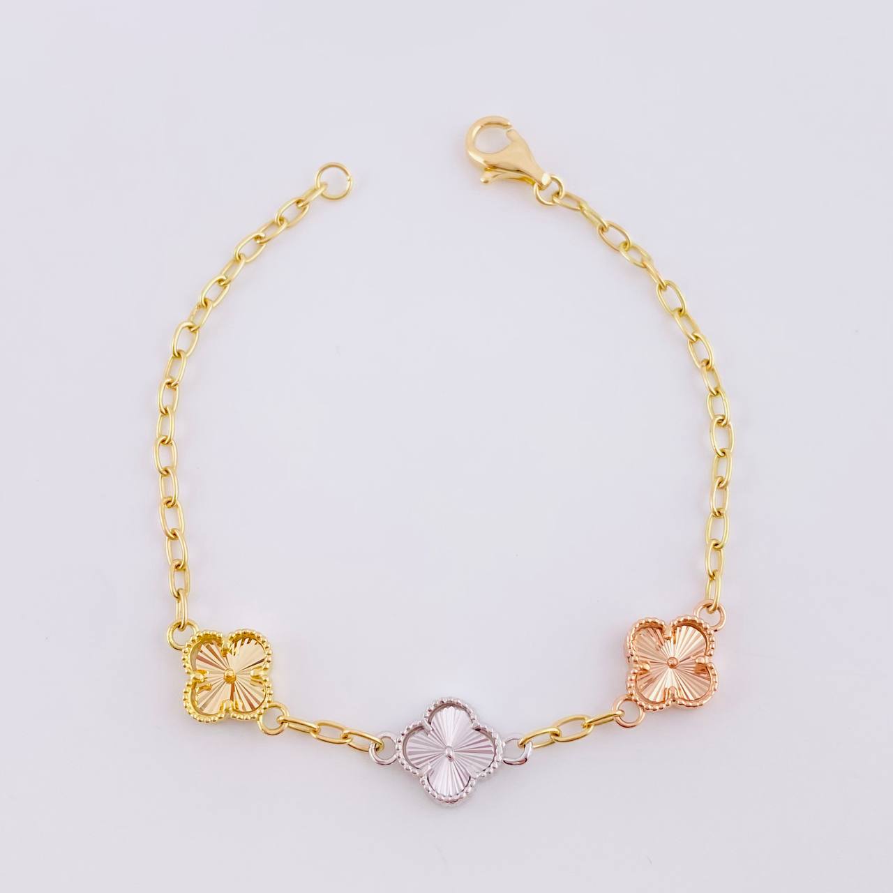 Pulso Aro Seguido Trébol 5.1g / 7 in / 2.5mm Tres Oros 18K