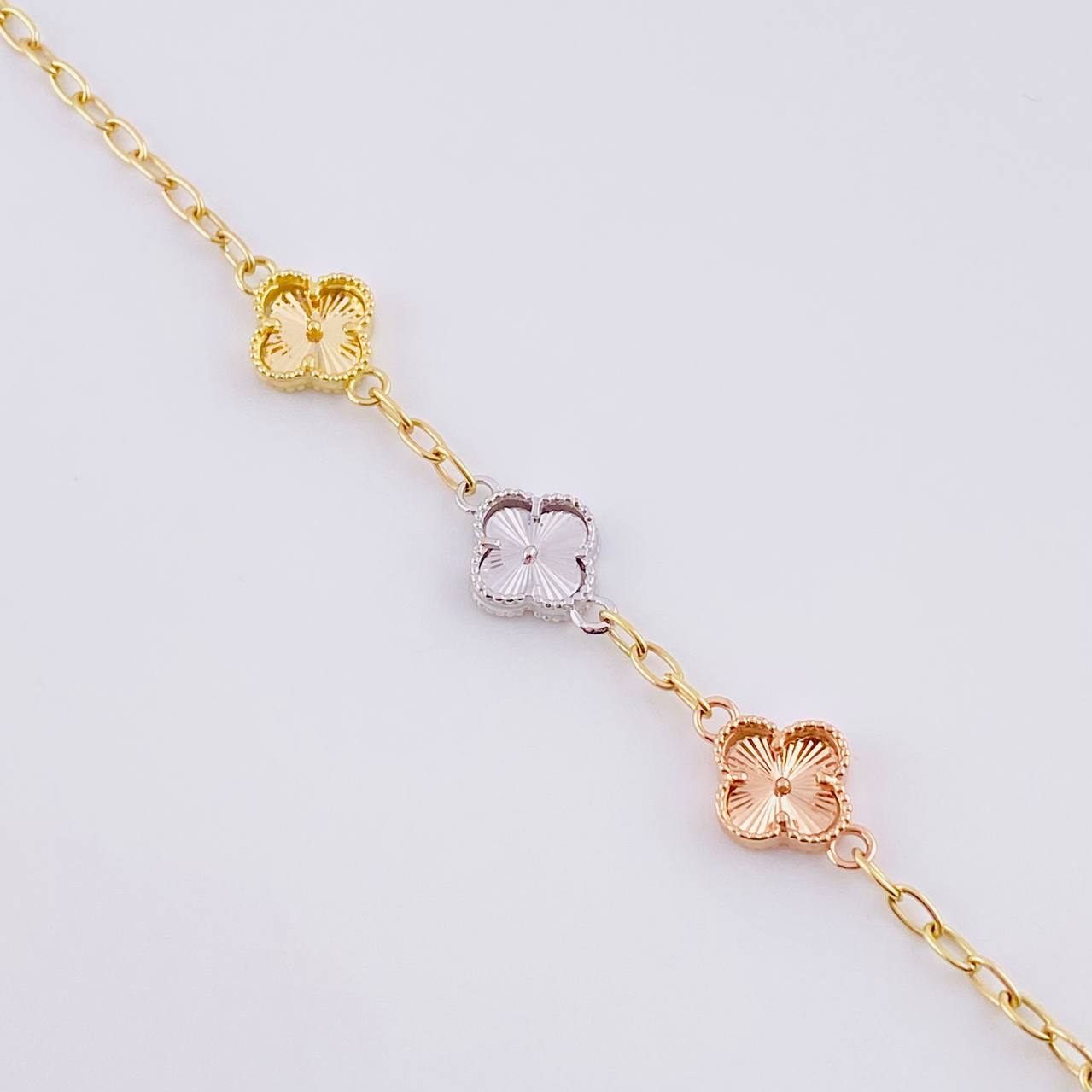 Pulso Aro Seguido Trébol 5.1g / 7 in / 2.5mm Tres Oros 18K