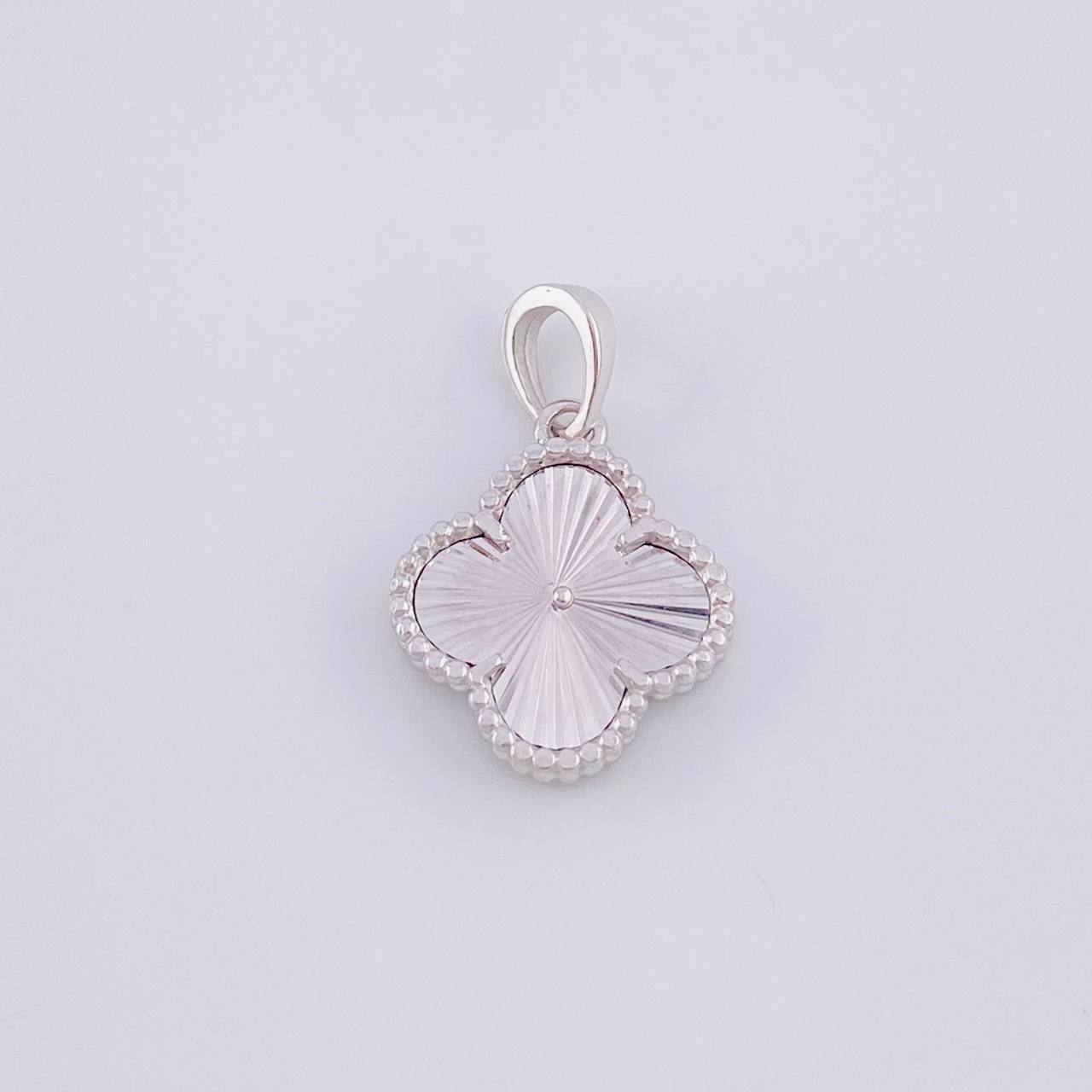 Dije Trébol 2.35g / 3/4 in Oro Blanco 18K