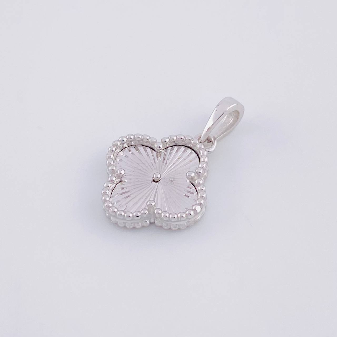 Dije Trébol 2.35g / 3/4 in Oro Blanco 18K