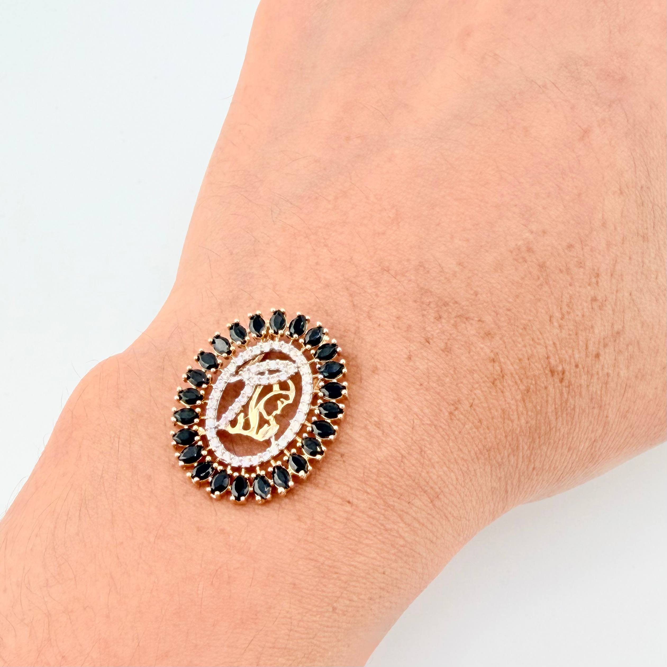 Dije Herraje Silueta Virgen Maria 2.8gr / 1 in / Oro Amarillo 18K