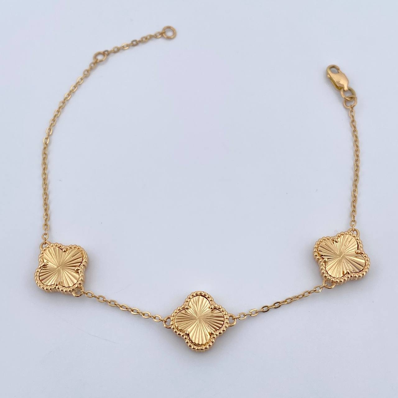 Pulso Aro Seguido Trebol Gradual 6.2gr / 18cm-20cm / 1.2mm Diamantado Oro Amarillo 18K $