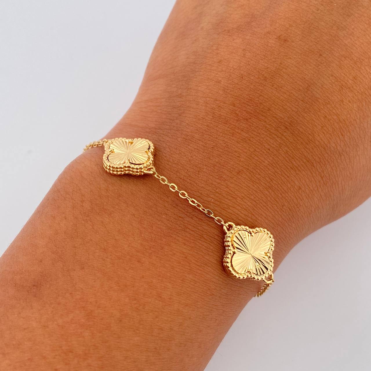 Pulso Aro Seguido Trebol Gradual 6.2gr / 18cm-20cm / 1.2mm Diamantado Oro Amarillo 18K $