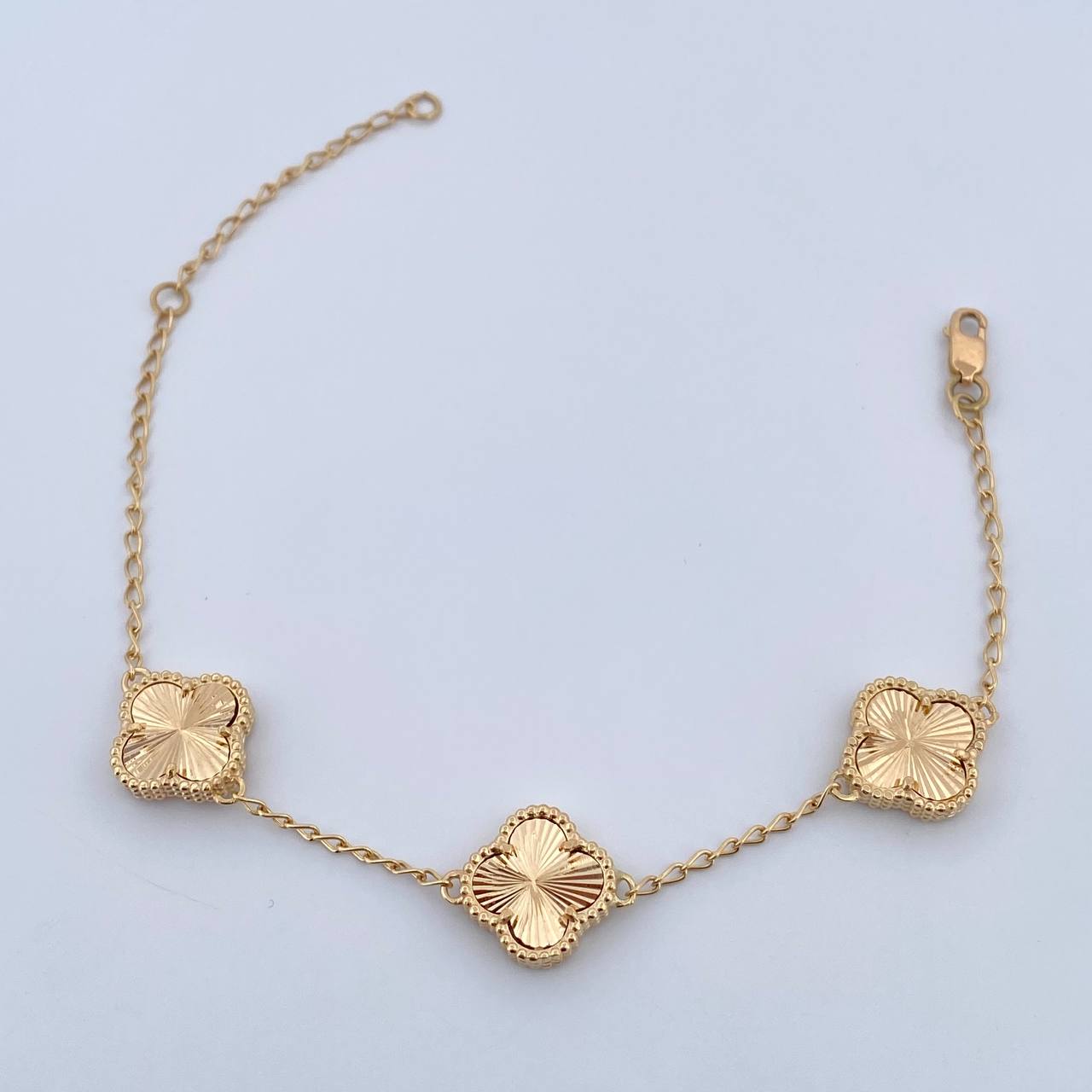 Pulso Espiga Trebol Gradual 5.8gr / 16cm-19.1cm / 1.3mm Diamantado Oro Amarillo 18K $