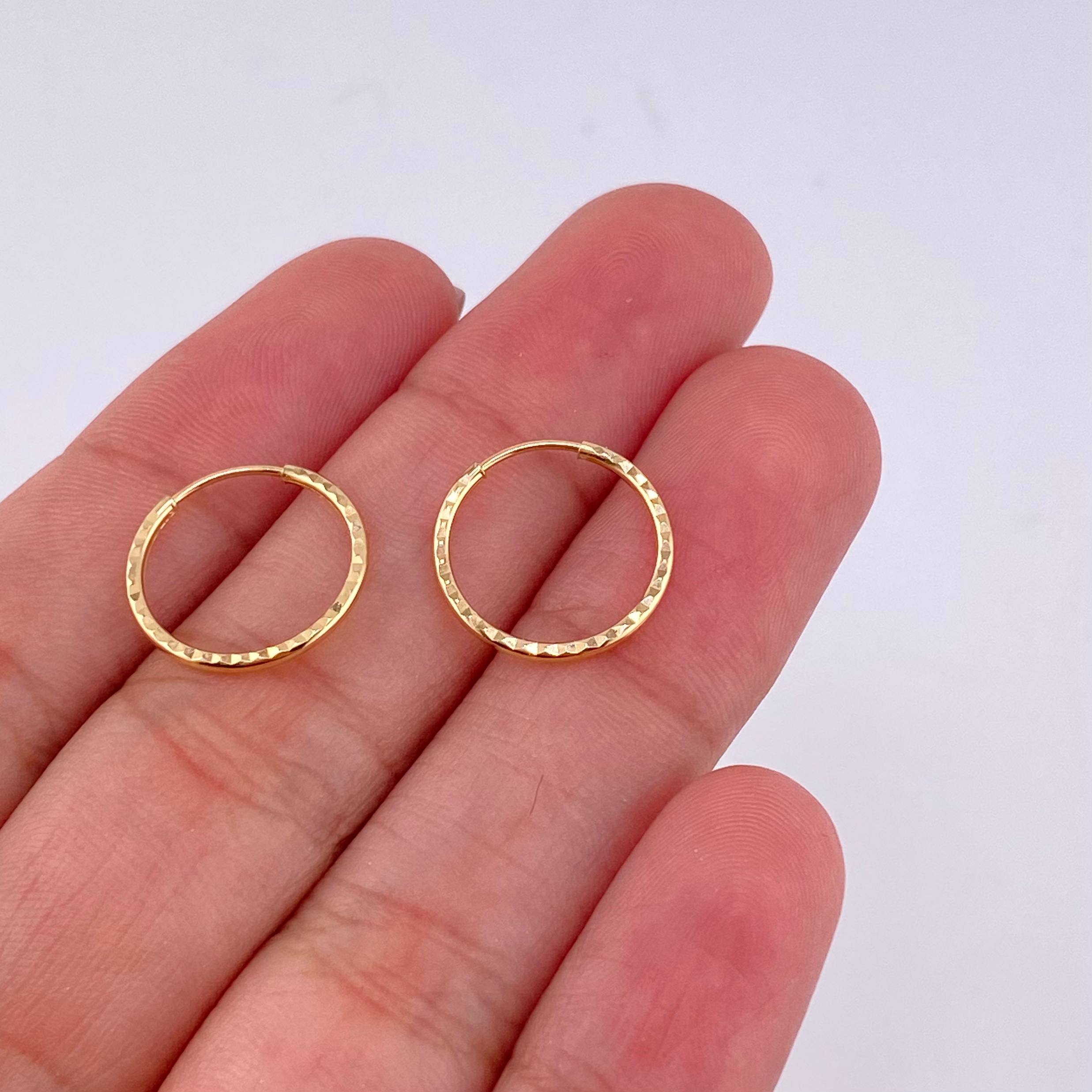 Candongas Aro Rayado 0.75 g / 1/2 in Oro Amarillo 18K