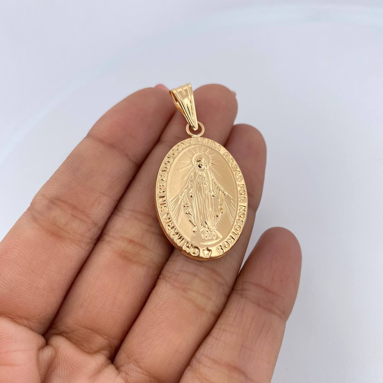 Pendant Miraculous Virgin 3.05gr / 4.1cm / 18K Yellow Gold Stamped &