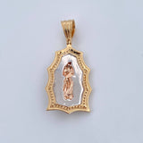 Dije Virgen Guadalupe 7.2gr / 4.2cm / Circones Blancos Tres Oros 18K &