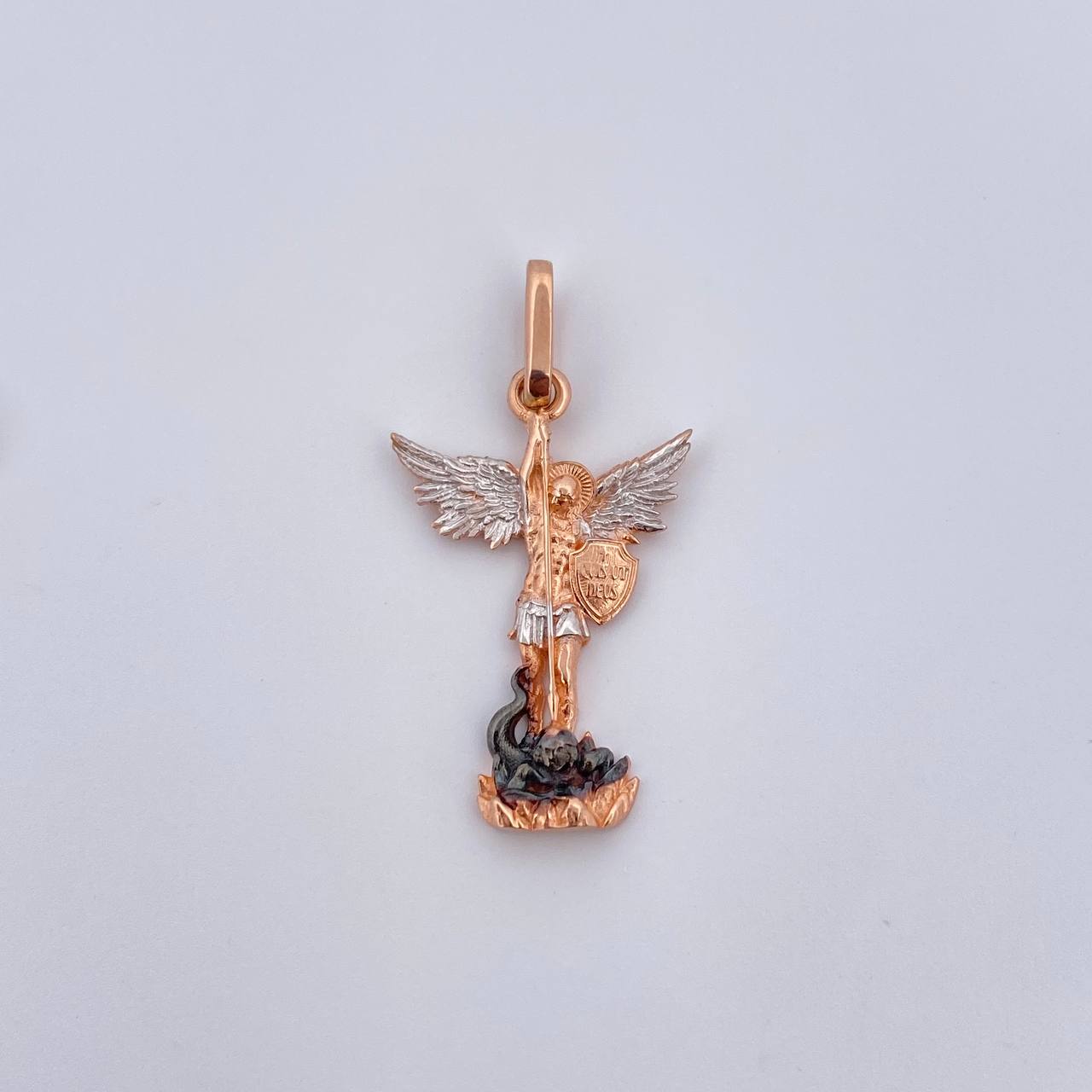 Pendant San Miguel Arcangel 1.7gr / 2.7cm / Tres Oros 18K $