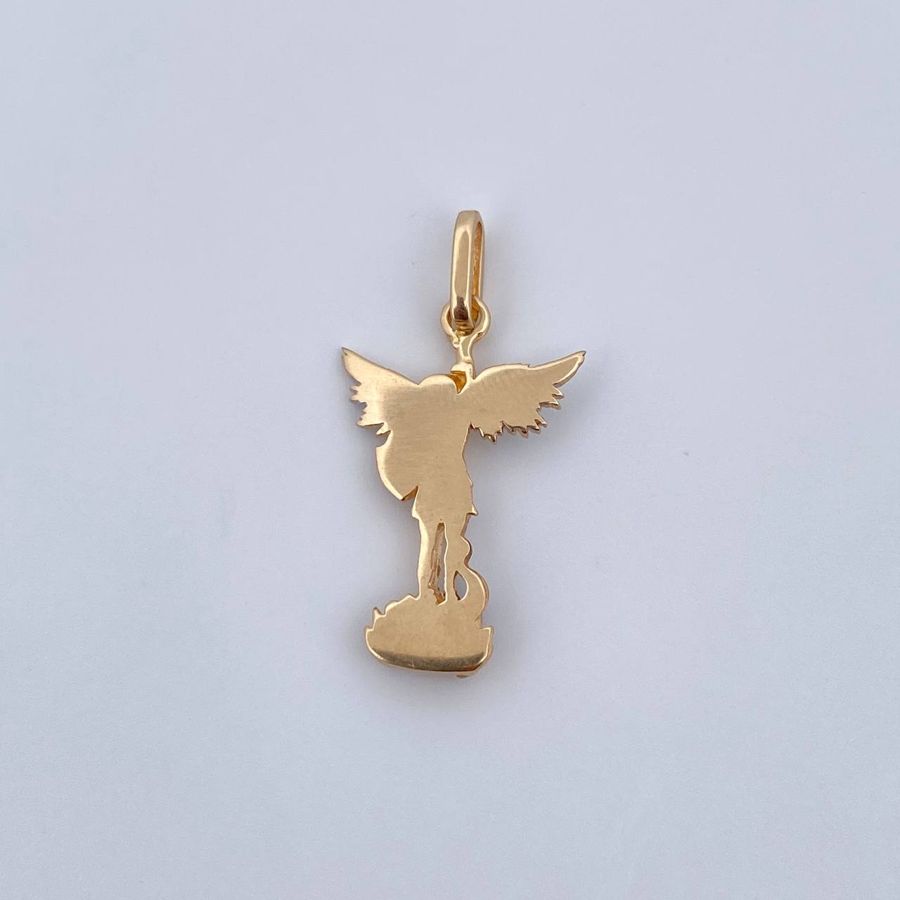 Pendant San Miguel Archangel 1.75gr / 2.7cm / Three Golds 18K $