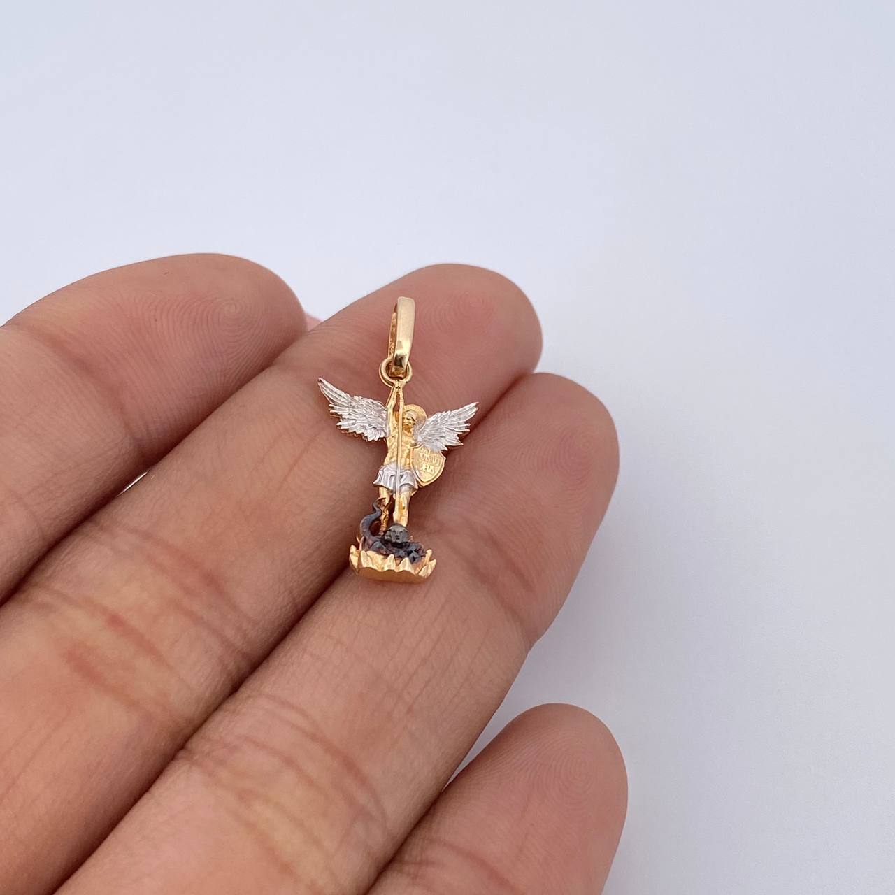 Pendant Saint Michael the Archangel 0.95gr / 2.4cm (0.9in) / 18K Gold $