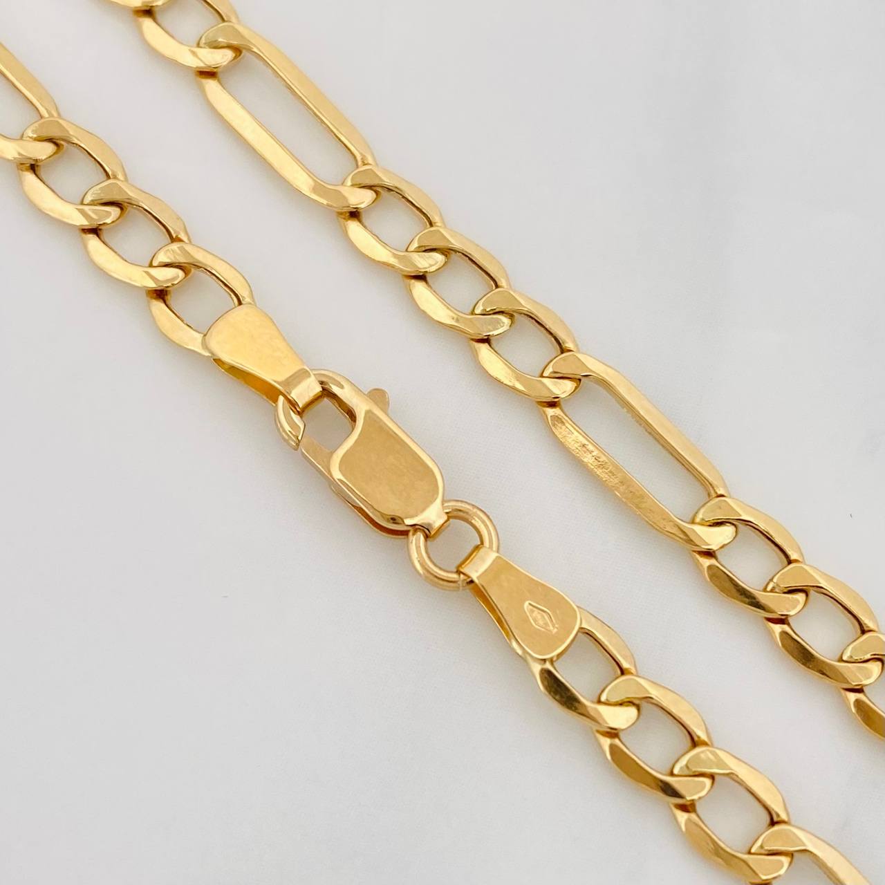 Cadena Figaro 7.7g / 24 in / 4.35mm Oro Amarillo 18K