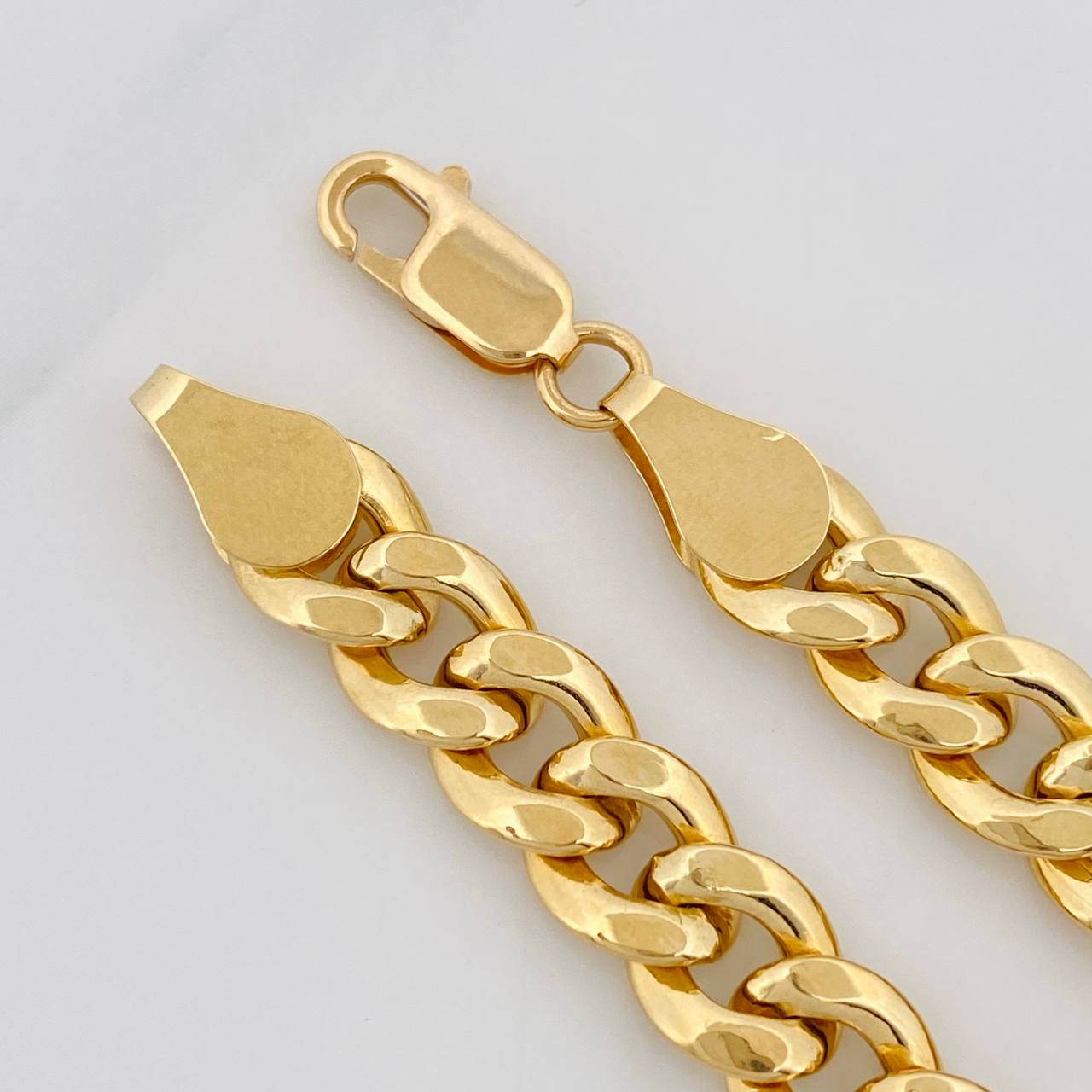 Pulso Cubano 7.25g / 8 1/4 in / 8.06mm Oro Amarillo 18K