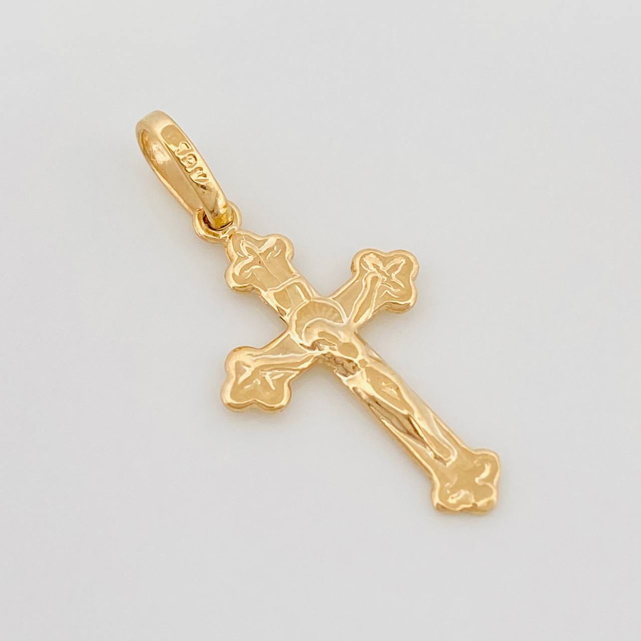 Pendant Cross Christ 0.7 g / 1 in Yellow Gold 18K