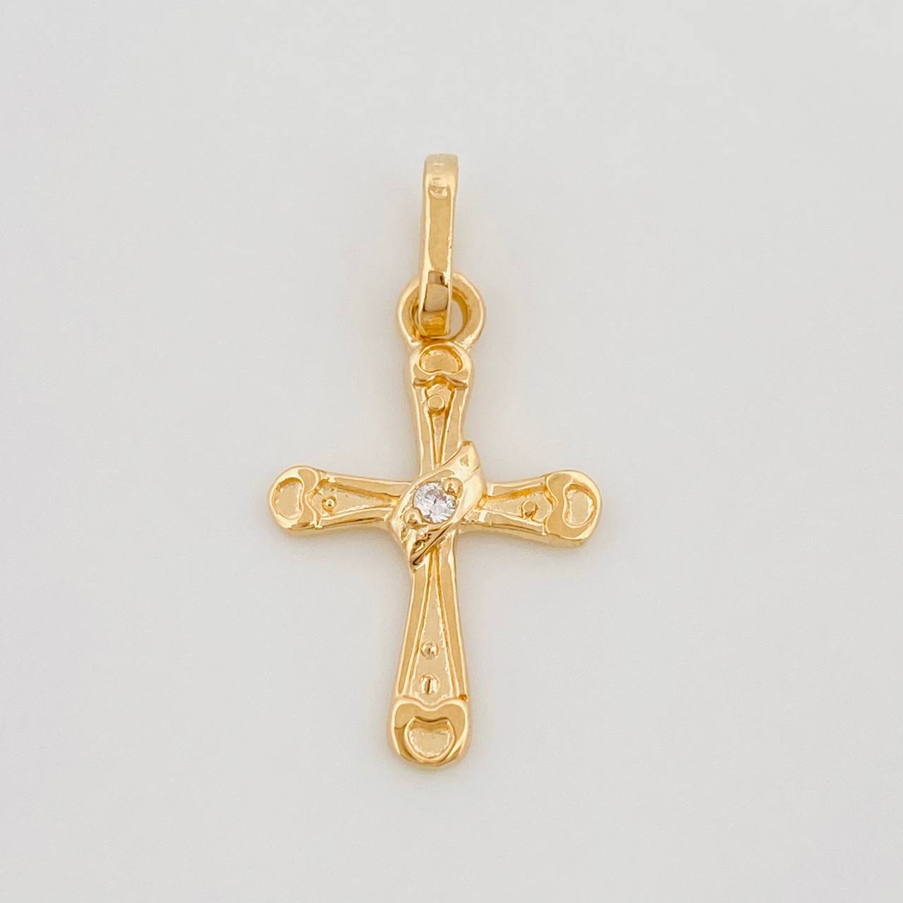 Dije Cruz 0.85 g / 1/2 in Oro Amarillo 18K