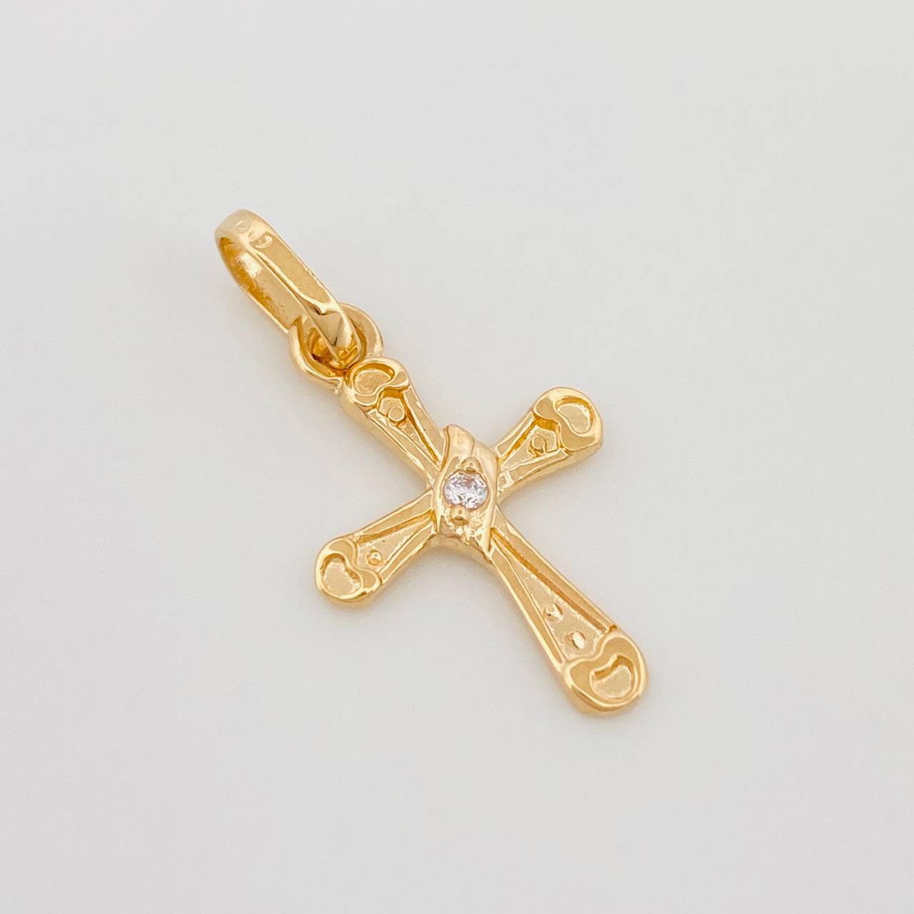 Dije Cruz 0.85 g / 1/2 in Oro Amarillo 18K