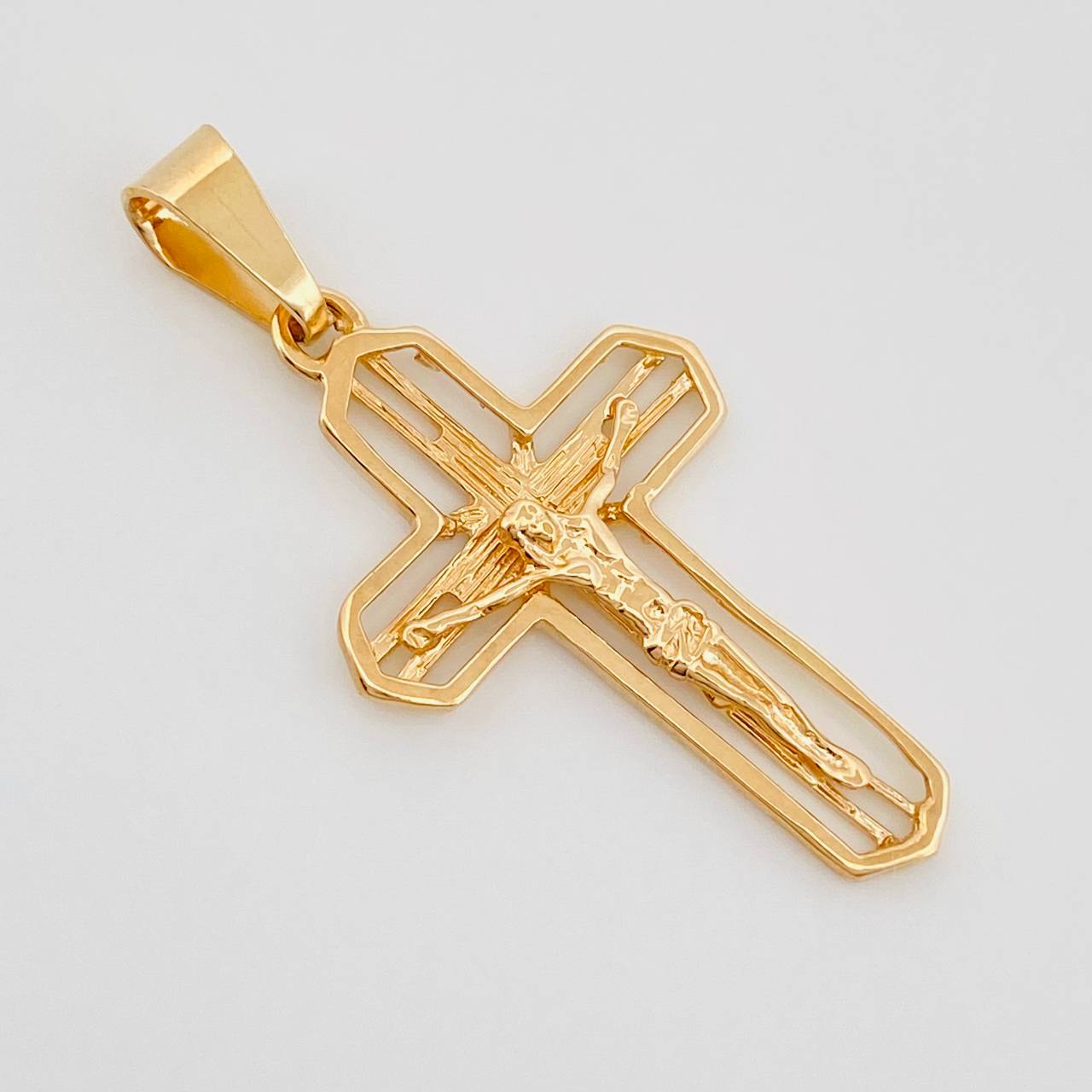Dije Cruz 2.15 g / 1 1/2 in Oro Amarillo 18K