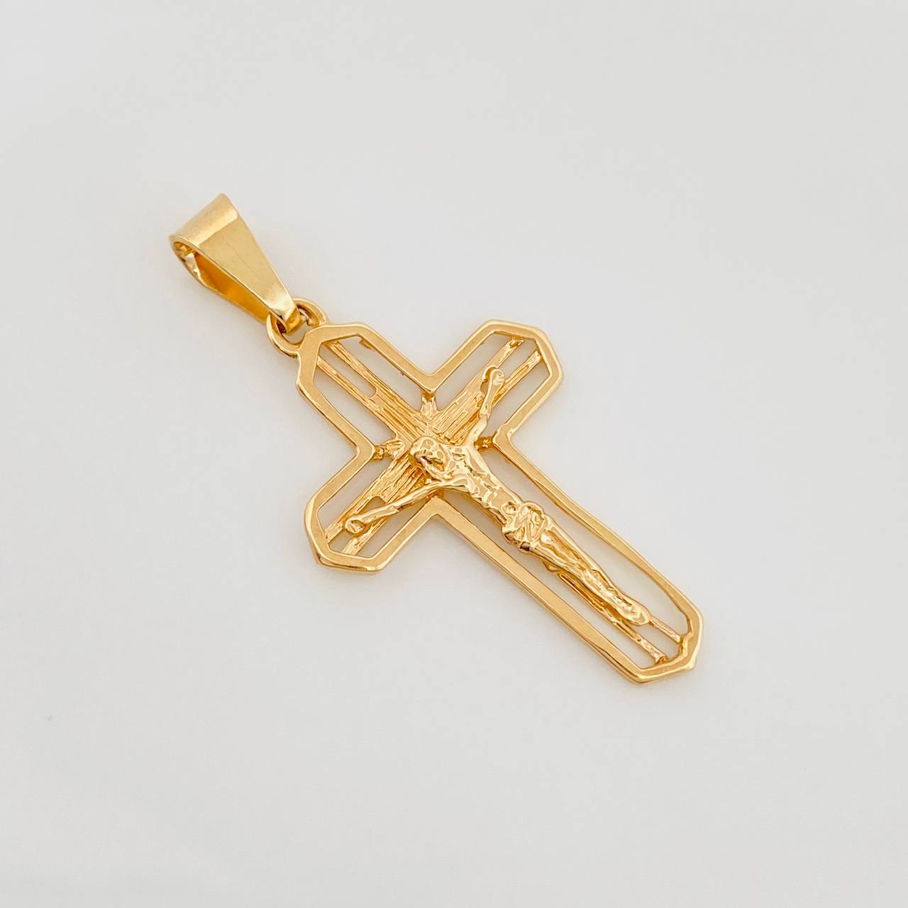 Dije Cruz 2.15 g / 1 1/2 in Oro Amarillo 18K