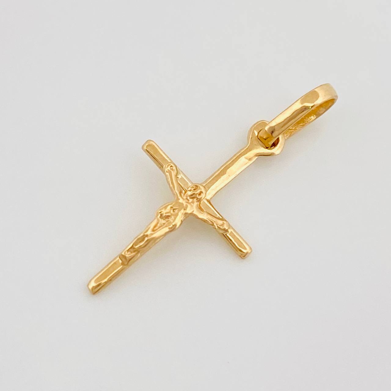 Pendant Cross Christ 0.65 g / 3/4 in Yellow Gold 18K