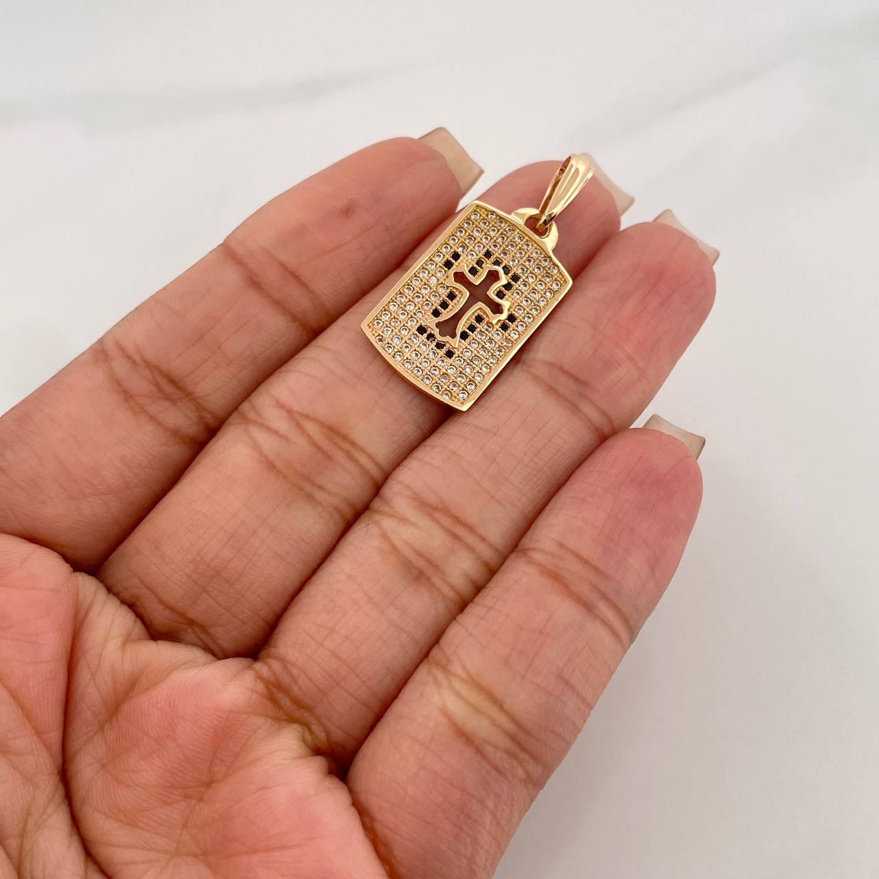 Pendant Medal Cross 3.15 g / 1 1/4 in 18K Yellow Gold
