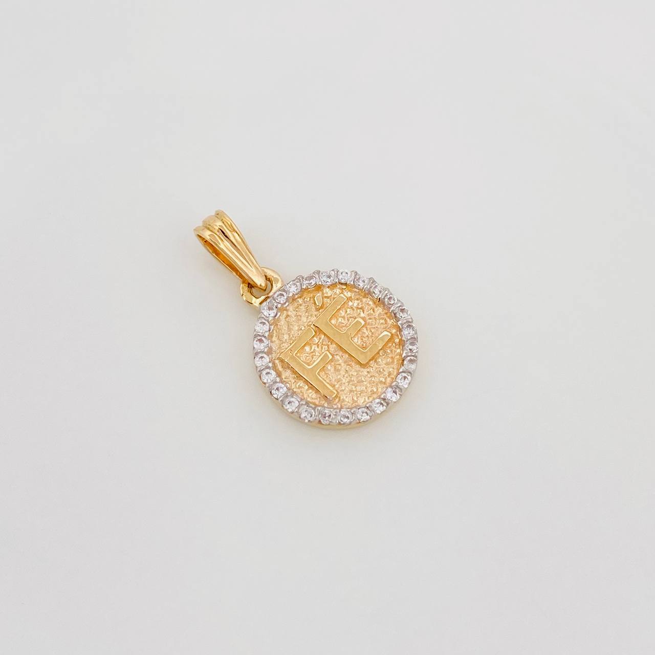 Dije Fe 1.45 g / 3/4 in Dos Oros Amarillo Blanco 18K