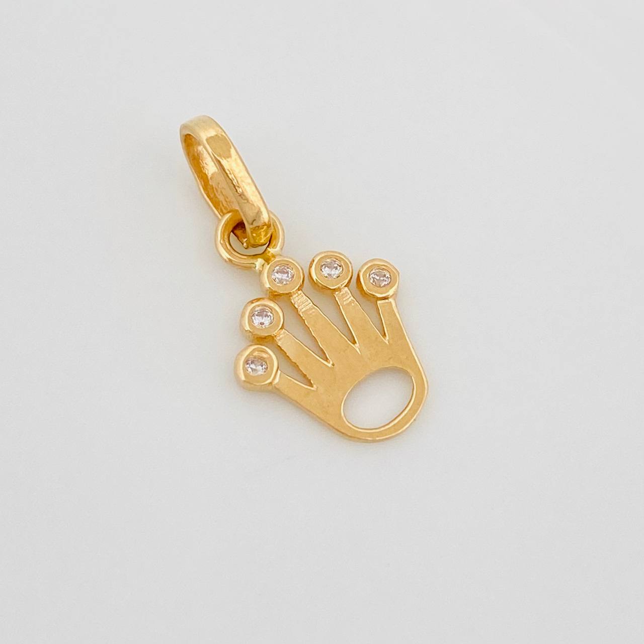 Dije Corona 0.6 g / 3/4 in Oro Amarillo 18K