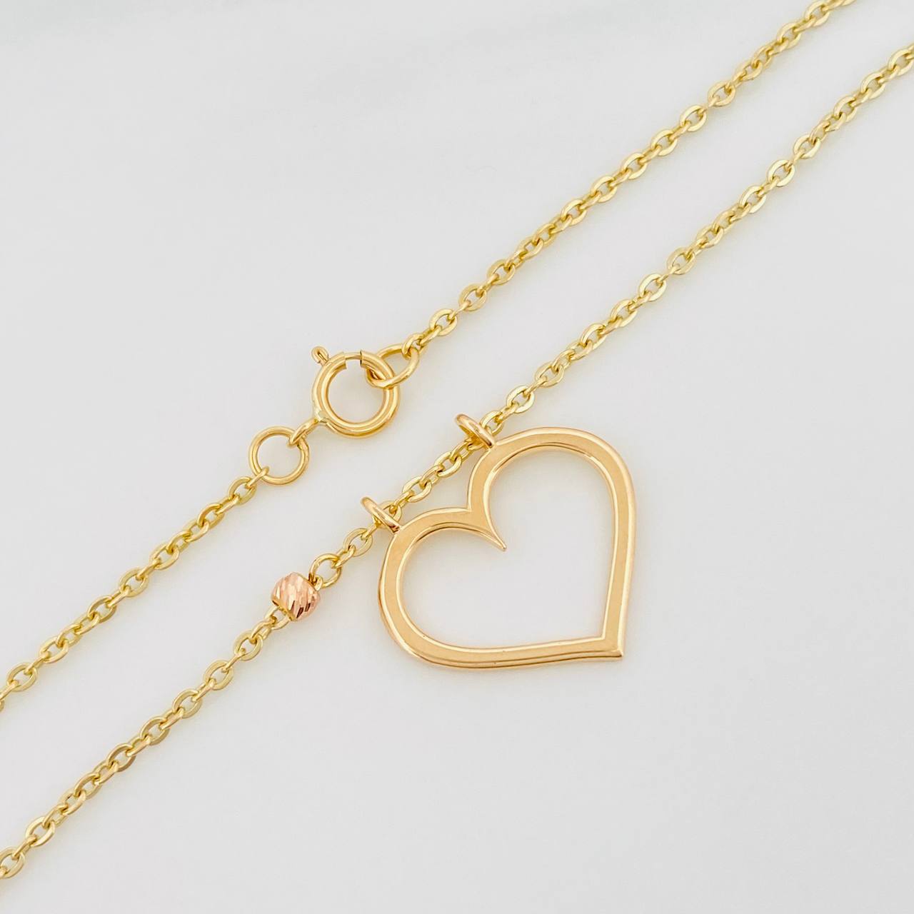Classic Link Heart Silhouette Chain 4.15 g / 18 1/4 in / 3 mm Three Golds 18K