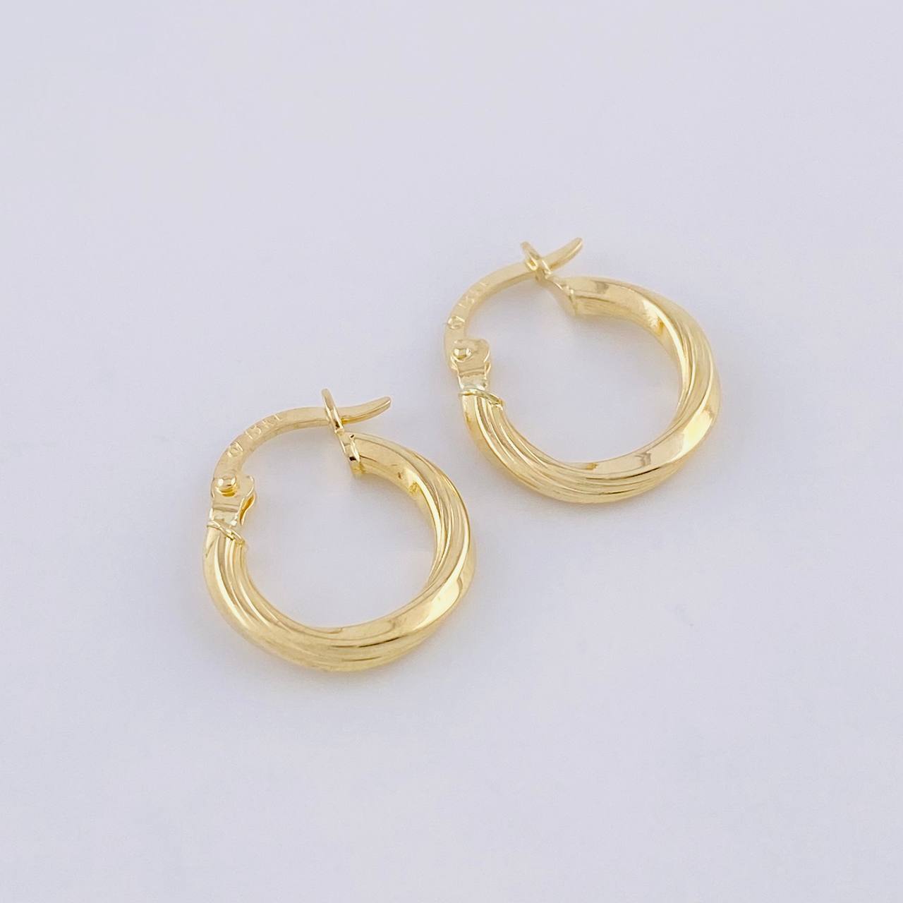 Candongas Juli 1.1g / 3/4 in Oro Amarillo 18K