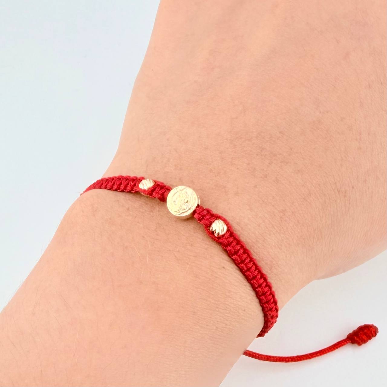 Pulsera Tejida Roja Herraje San Benito Bolas Diamantadas 4Mm / 2 Und Oro Amarillo 18K