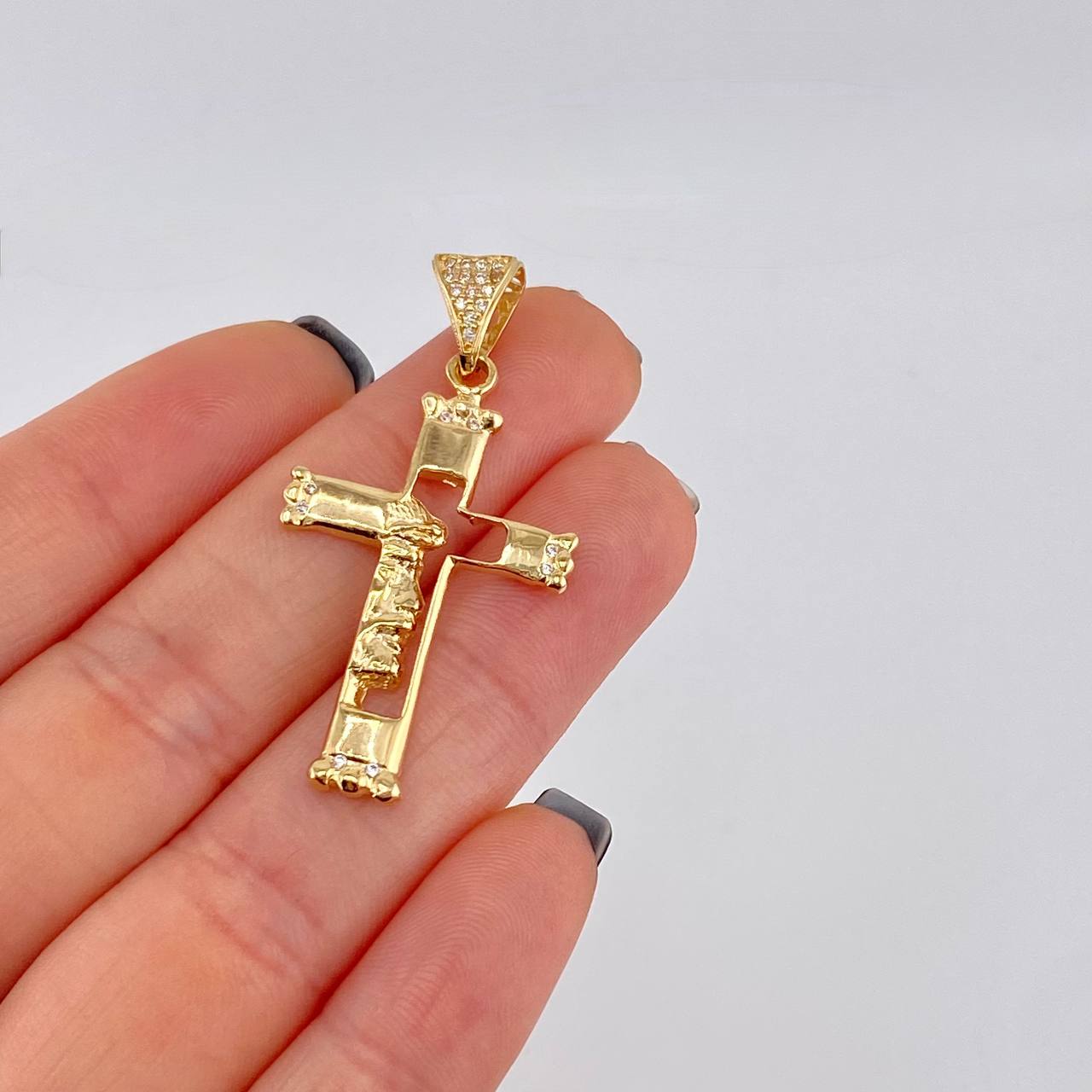 Dije Cruz Silueta Rostro 3.2 g / 1 3/4 in Oro Amarillo 18K