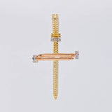 Dije Cruz Clavos 4.4 g / 1 3/4 in Tres Oros 18K
